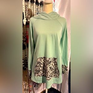 🍁3 for $25🍁Mint Green w/ Black & White Trim LulaRoe “Amber” Hoodie Sz. Lg